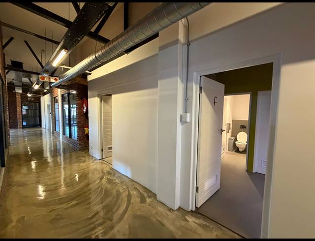 87M² BUILDING TO LET IN SALT RIVER